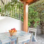Simona Giardino Apartman Fetovaia