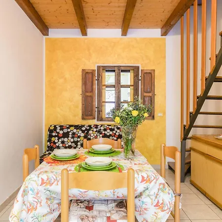 Simona Giardino フェトヴァイア